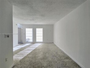 Building Photo - 921 SW 7th St