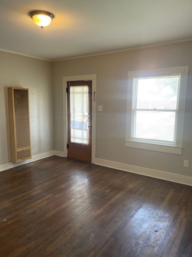 Building Photo - 2 bed 1 bath - Home for Rent