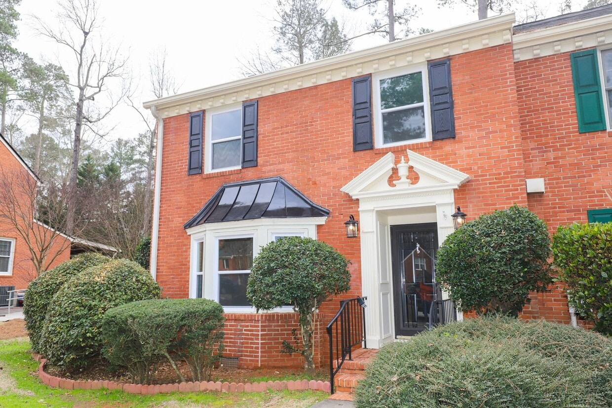Primary Photo - EXECUTIVE LUXURIOUS TOWNHOME