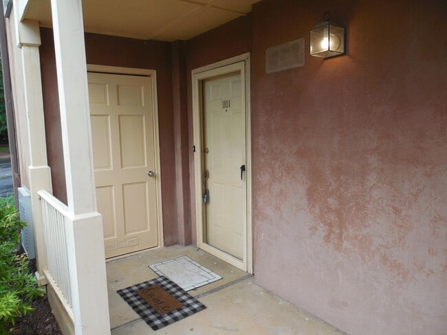 Building Photo - 1101 Colony Pl Dr