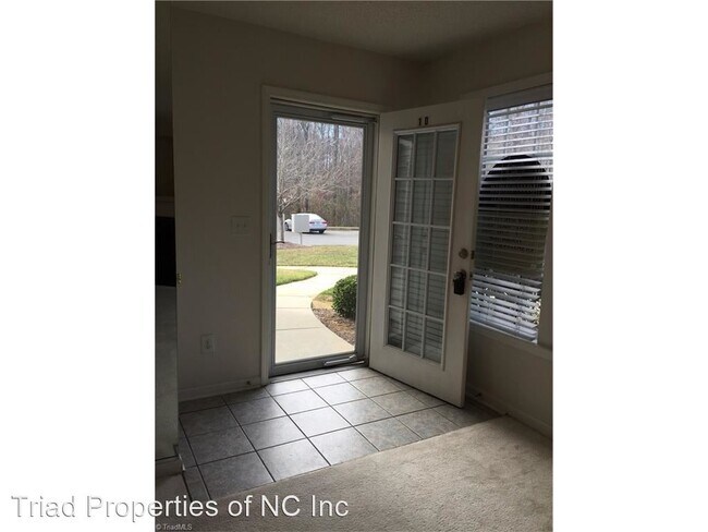 Foto del edificio - 2 br, 2 bath House - 133 James Rd. #1D