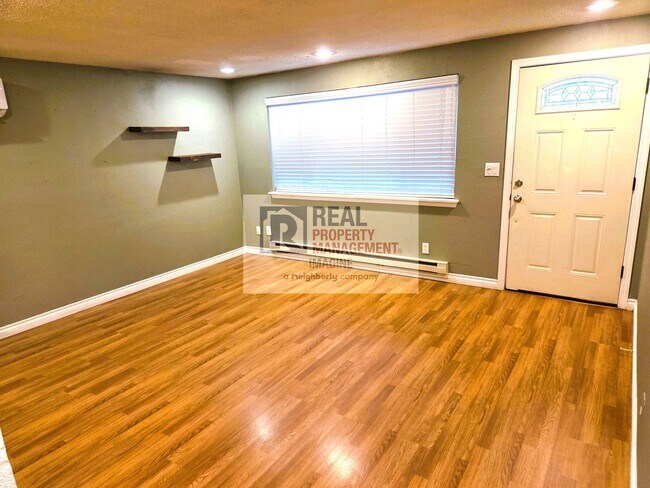 Foto del edificio - Wonderful 3 Bedroom, 1 Bath With Garage an...