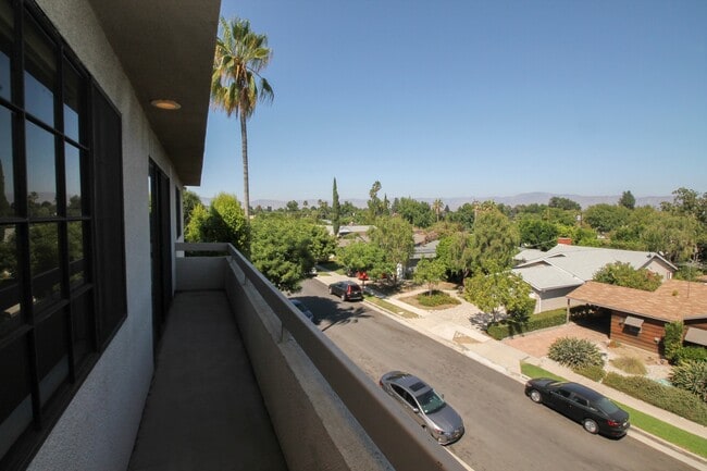 Building Photo - Sherman Oaks Renaissance