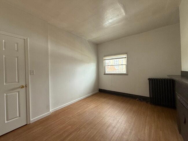 Building Photo - 242 Ophelia St