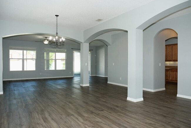 Building Photo - St. Cloud Single Story Home