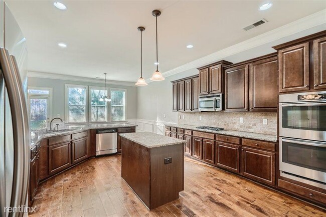 Building Photo - 5 br, 3.5 bath House - 2817 Austin Commons...
