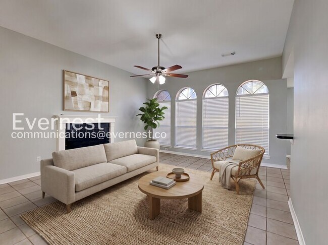 Foto del edificio - 4 Bed/2 Bath Home with Fenced Yard and Attached Garage / 4 Bed, 2 Bath / Pet-friendly / Available...