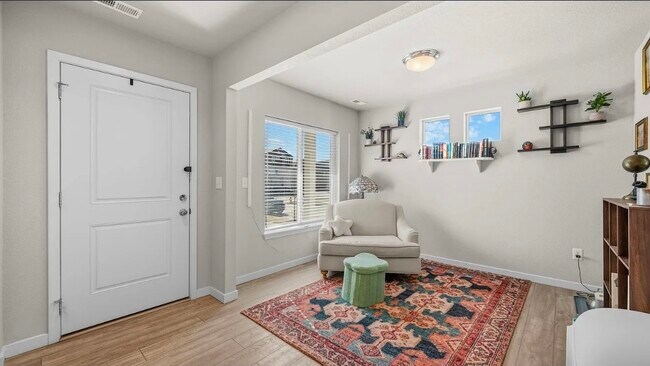 Foto del edificio - 5872 Thurless Ln