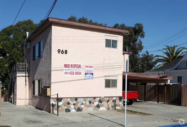 Building Photo - 968 N Loma Vista Dr