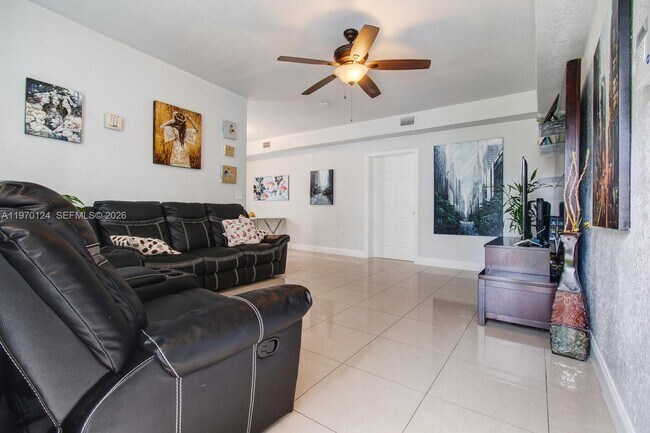 Foto del edificio - 335 NW 109th St