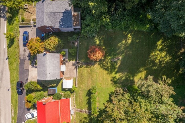 Photo - AVAILABLE OCT 1ST!! GORGEOUS & TOTALLY REN... House