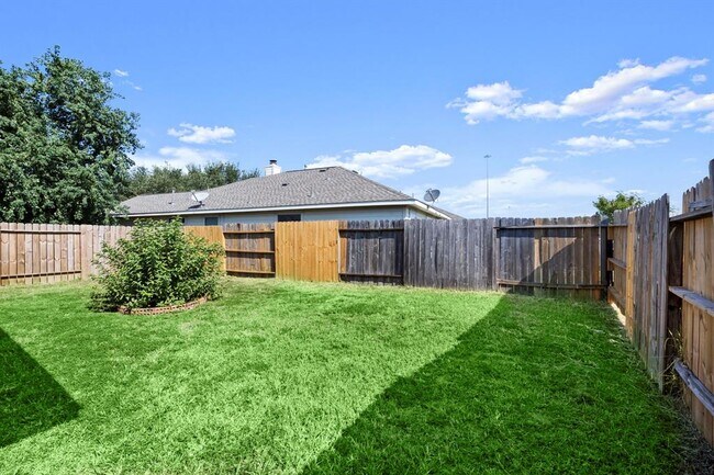 Foto del edificio - 16314 Royal Stone Ln