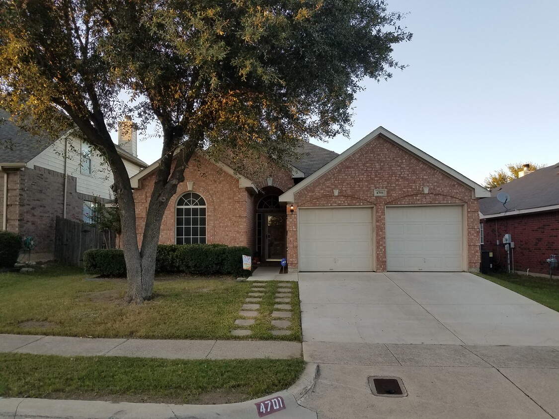 Primary Photo - 4701 Rincon Way