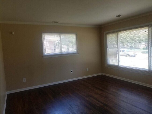 Foto del edificio - 1420 Gattegno St