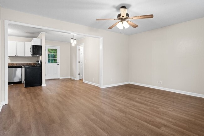 Building Photo - Renovated 3 Bedroom Dog Friendly Home For Rent on Lafayette Road!