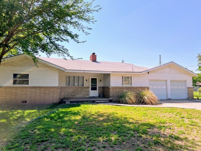 Foto del edificio - Ranch style 3 bedroom 2 bath home