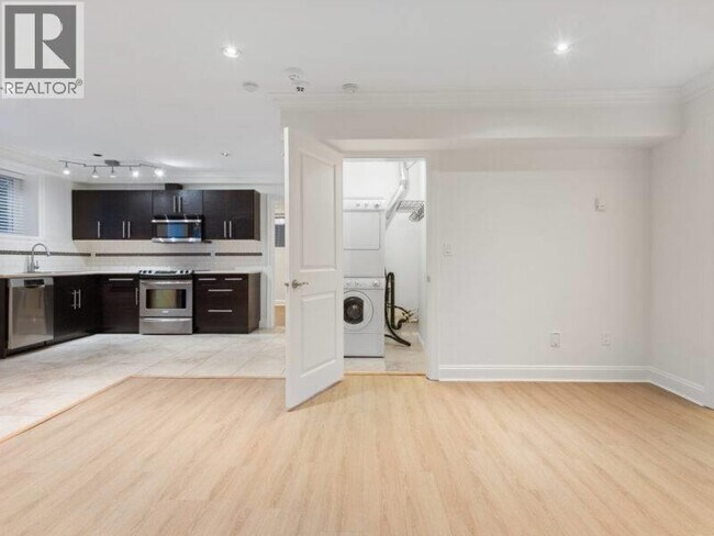 Photo du bâtiment - 4352 Carolyn Dr