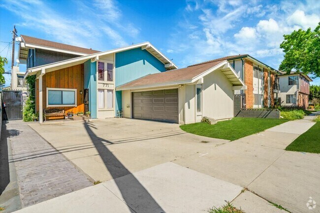 Building Photo - 771 Newport Ave