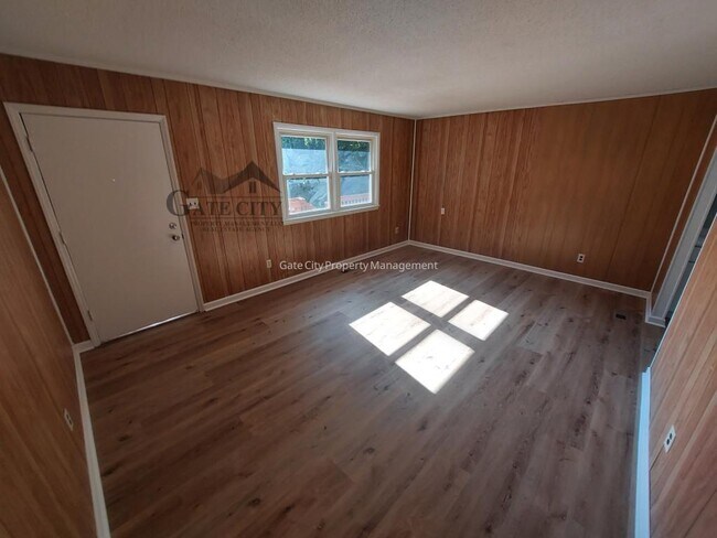 Building Photo - 3205 Pine Valley Rd