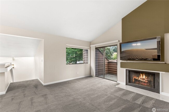 Building Photo - Great 1bed 1bath Location in Kirkland! Parking and W/S/G included in rent