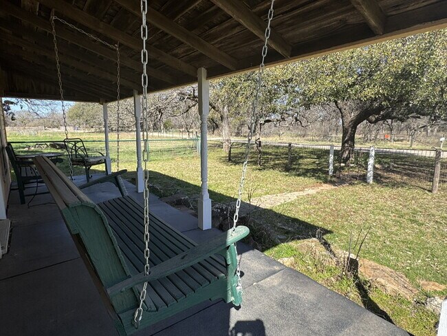 Foto del edificio - Unique country living in fully furnished cabin! Easy drive to Stephenville.