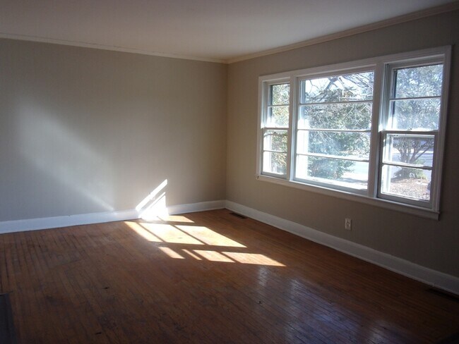 Foto del edificio - 917 Cherry Rd