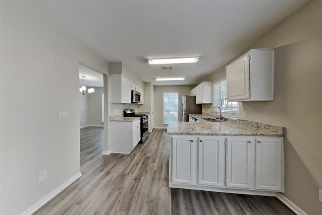 Building Photo - 7515 Shangrila Ln