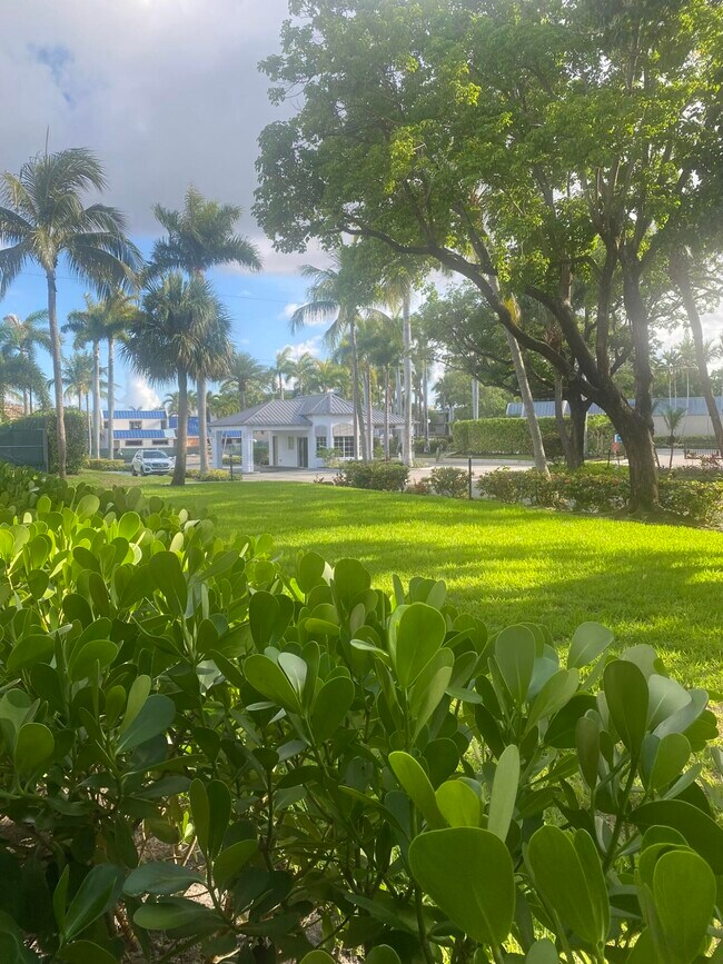 Building Photo - 100 Royal Palm Way