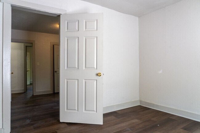 Building Photo - CHECK OUT this 3 bedroom in OKC! - FULLY R...