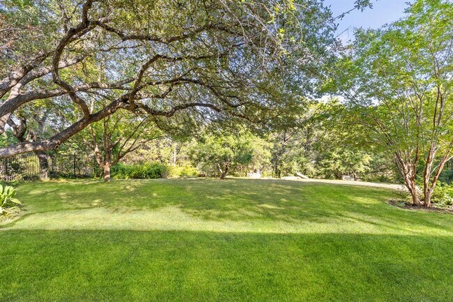 Foto del edificio - 8848 Chalk Knoll Dr