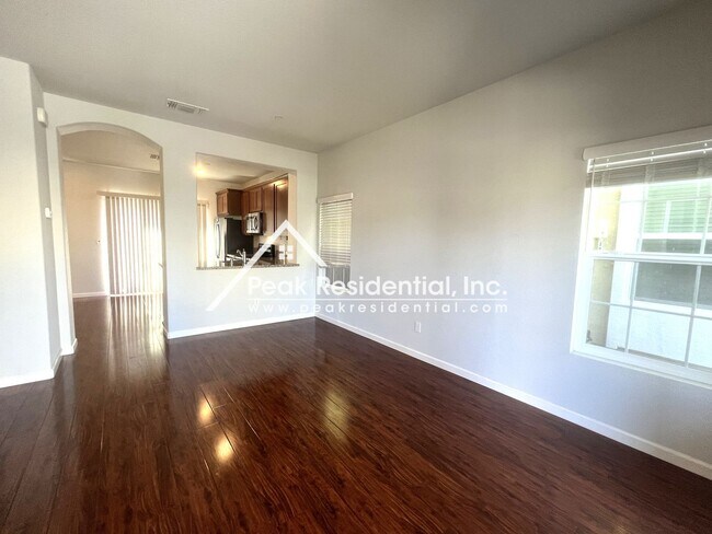 Foto del edificio - Newer 3bd/2.5 ba Home with 1 Car Garage in Gated Community