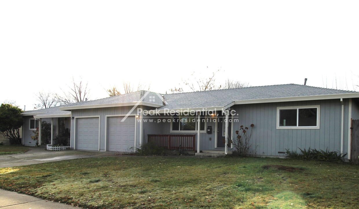 Primary Photo - Updated 2bd/1ba Orangevale Duplex with Gar...