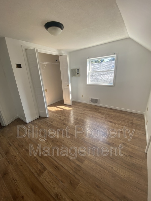 Building Photo - 612 Romaine St