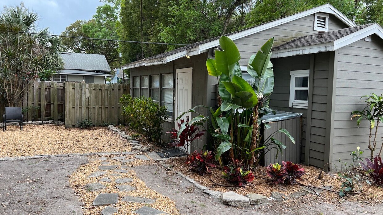 Primary Photo - 1-Bedroom, 1-Bath Detached Apartment – Col...
