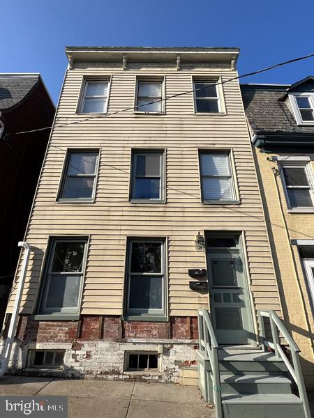Building Photo - 138 S Queen St