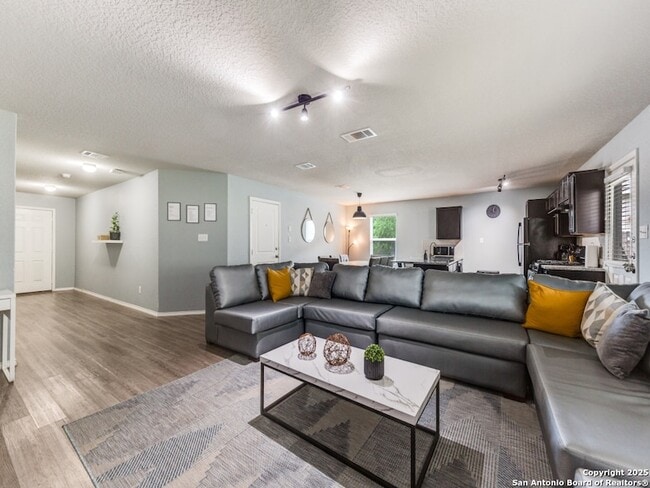 Building Photo - 11326 Babcock Bnd