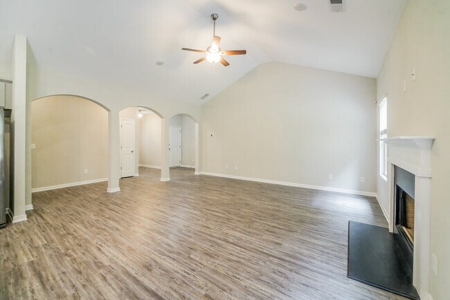 Foto del edificio - 309 Spruce Creek Ln