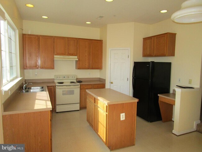 Foto del edificio - 3321 Yellow Flower Rd