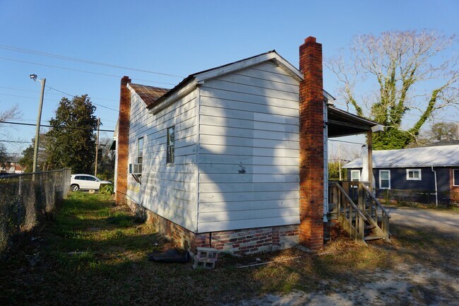 Building Photo - 2BR/1BA Home Downtown - $900/month - Pet F...