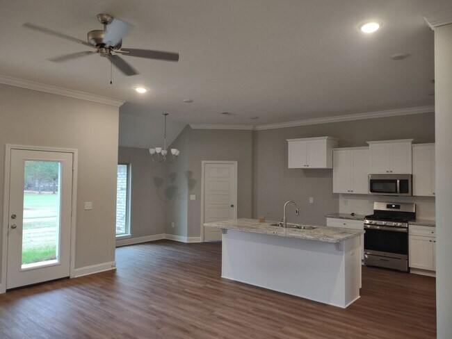 Foto del edificio - JUST REDUCED!! PLUS..***Move in Special..1...