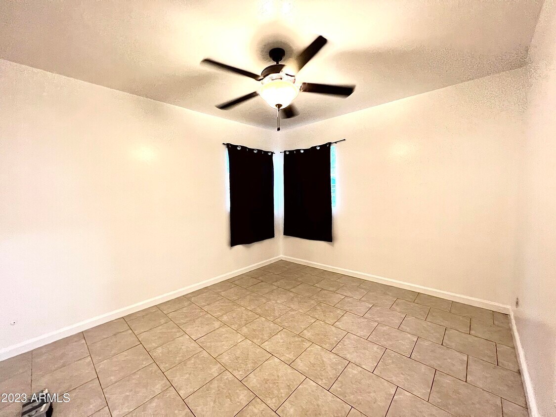 Foto del edificio - 2945 N 19th Ave
