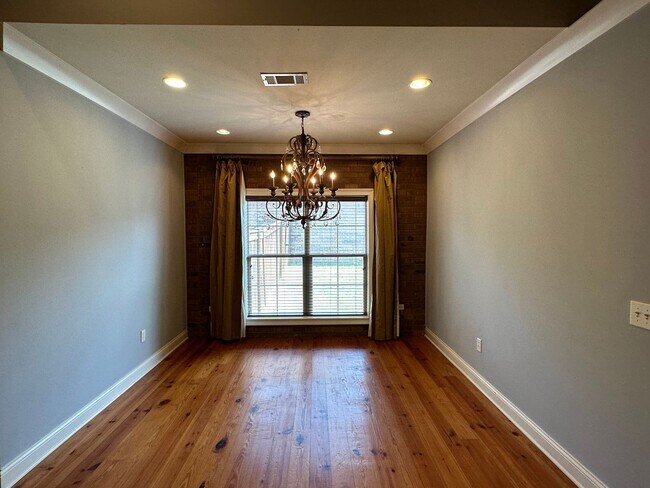 Building Photo - 273 E Pinebrook Drive Brandon, MS
