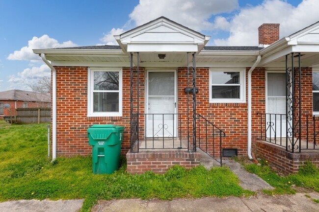 Foto del edificio - Charming 2 Bedroom Colonial Heights Rental...