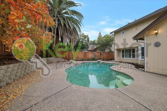 Foto del edificio - 1330 Kingswood Dr