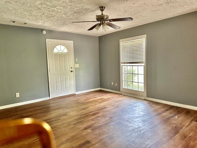 Building Photo - Marietta Rental (One Level Living)