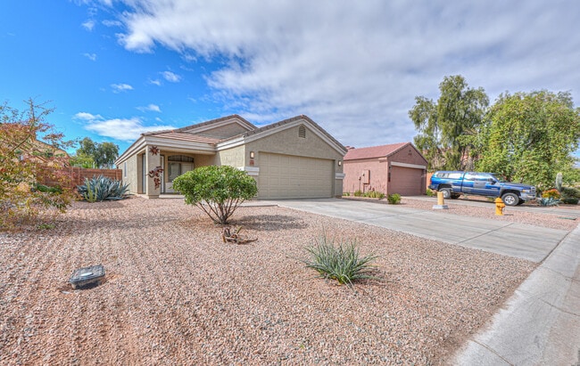 Building Photo - 43749 W Magnolia Rd