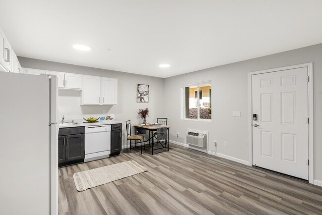 Building Photo - Stardust Apartments