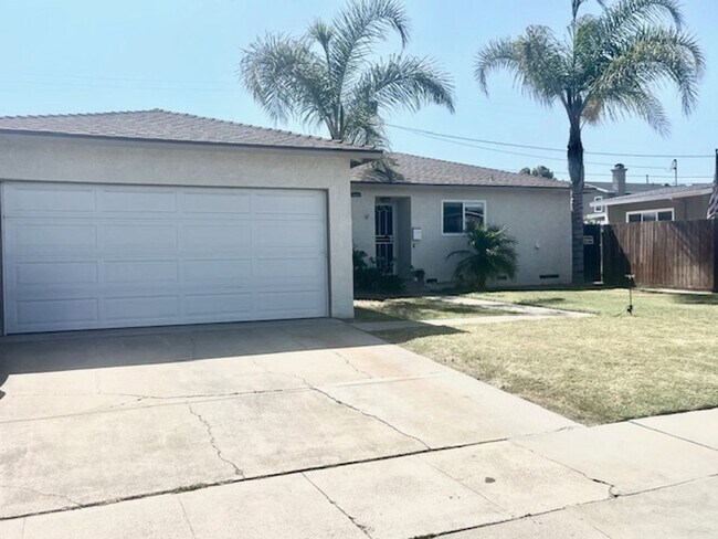 Building Photo - WONDERFUL 3BR/2BA HOME IN LOS ALTOS