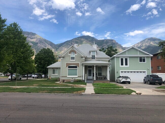 Vista frontal de la casa - 290 N 300 E