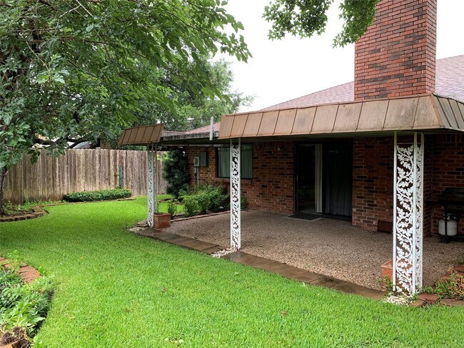 Building Photo - 10710 Sagebluff Dr
